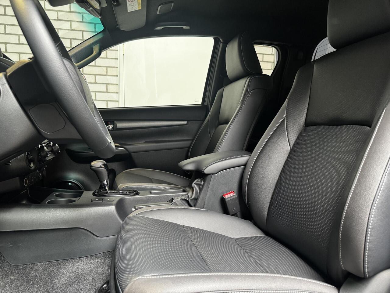 Toyota HI-LUX Hilux 2.8 D-4D Xtra Cab Invincible automaat