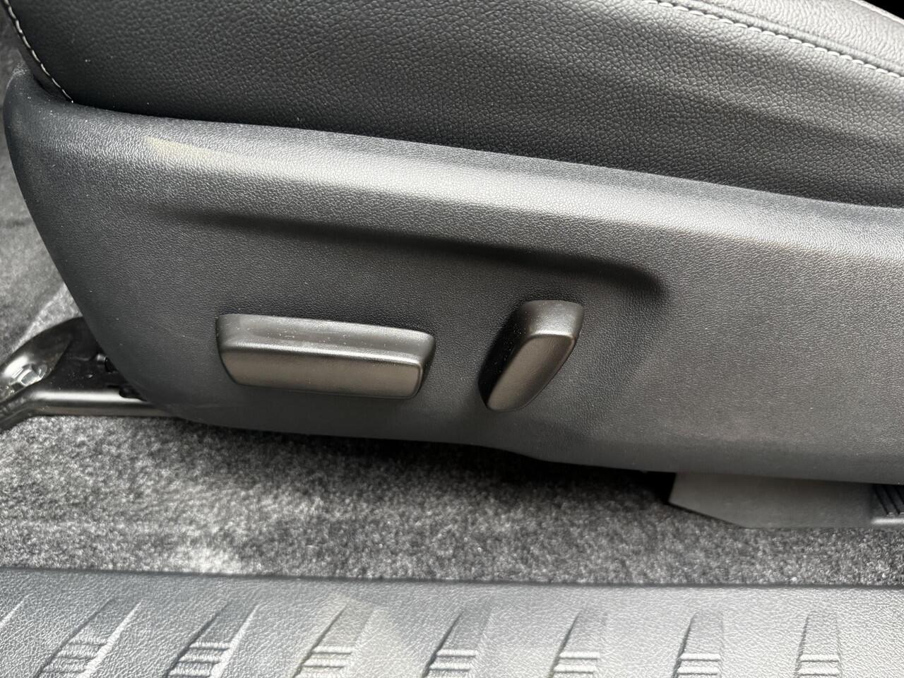 Toyota HI-LUX Hilux 2.8 D-4D Xtra Cab Invincible automaat