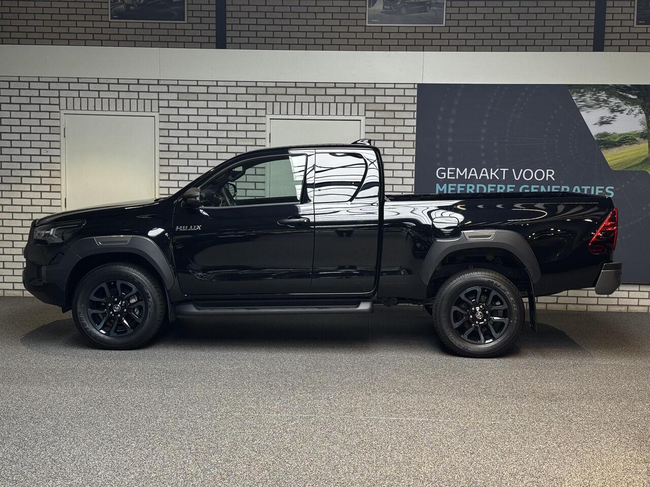 Toyota HI-LUX Hilux 2.8 D-4D Xtra Cab Invincible automaat