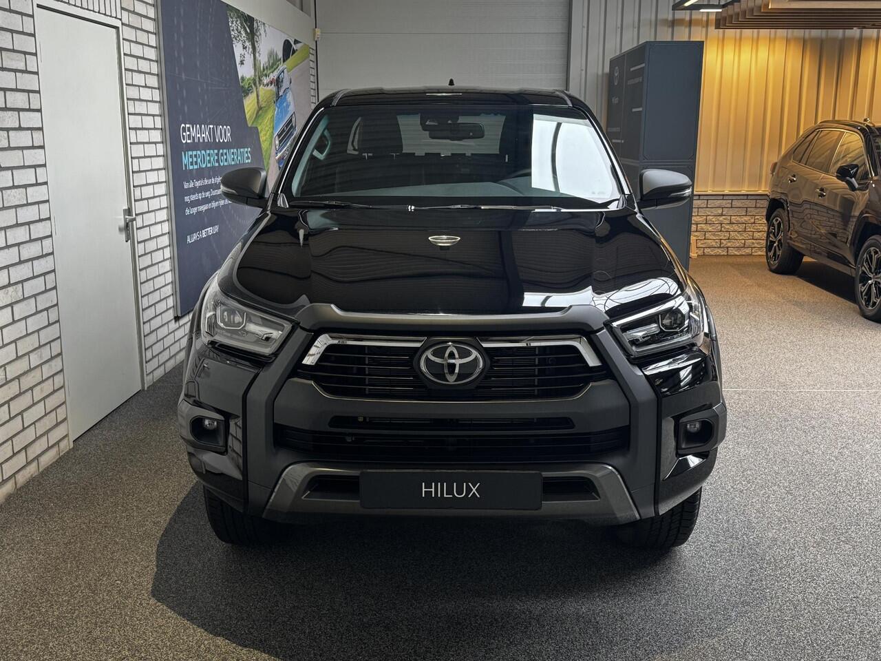 Toyota HI-LUX Hilux 2.8 D-4D Xtra Cab Invincible automaat