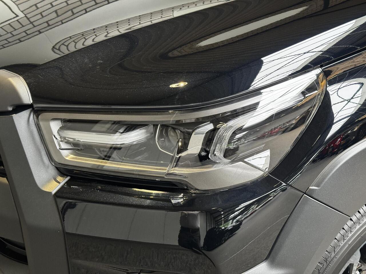 Toyota HI-LUX Hilux 2.8 D-4D Xtra Cab Invincible automaat