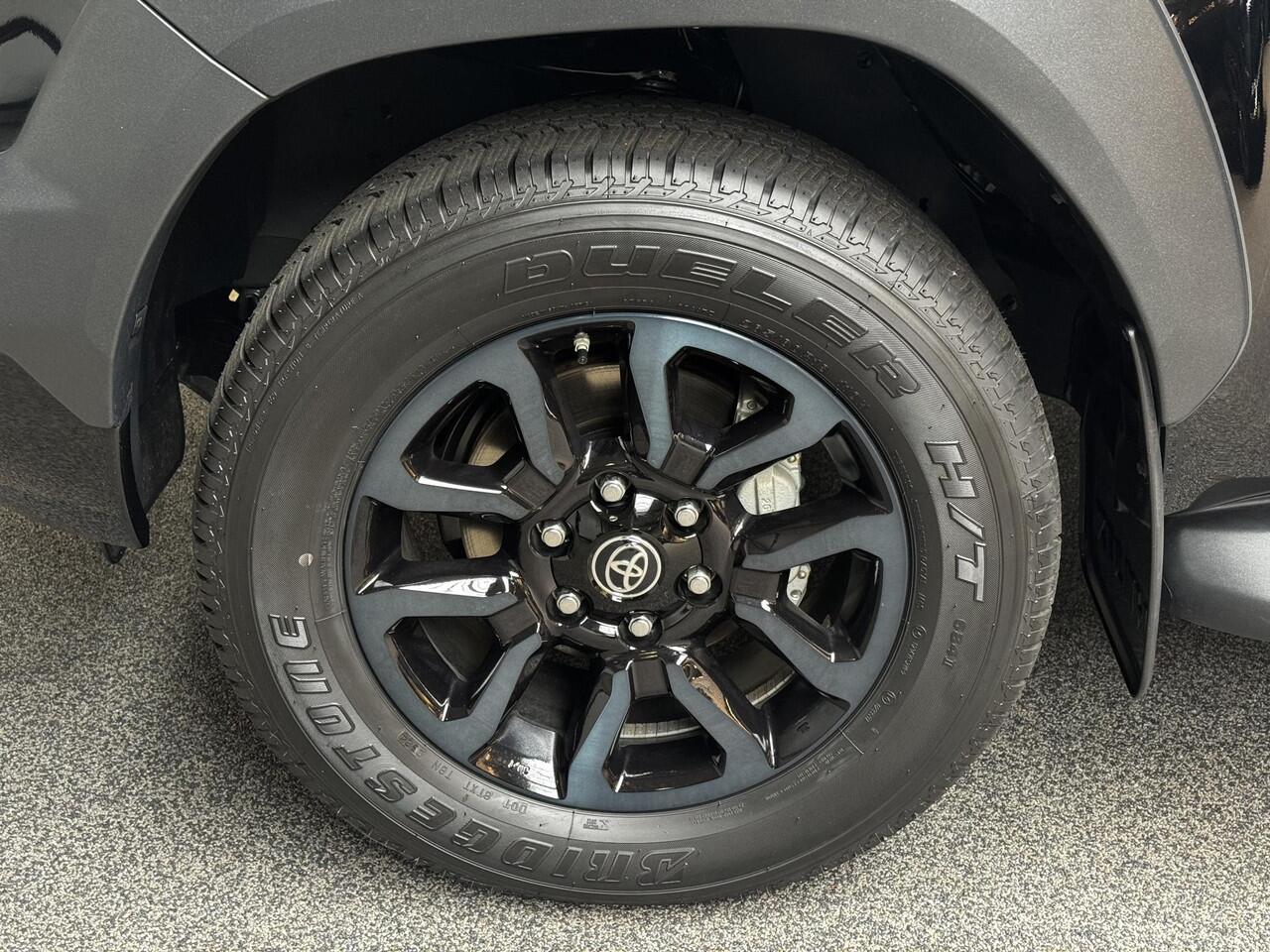 Toyota HI-LUX Hilux 2.8 D-4D Xtra Cab Invincible automaat