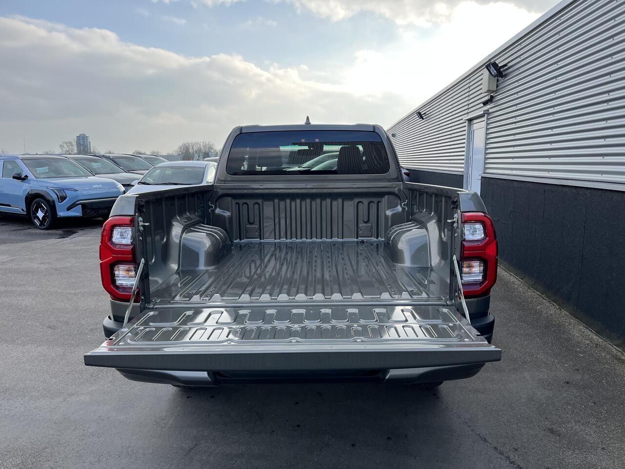 Toyota HI-LUX HiLux 2.8 D-4D Xtra Cab Invincible Automaat Nieuwe Hilux uit voorraad leverbaar