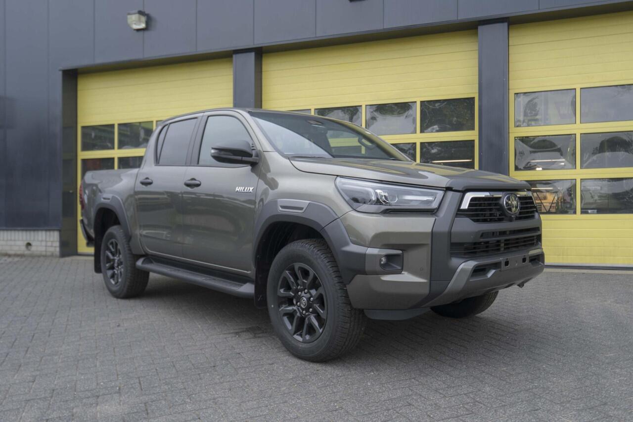 Toyota HI-LUX HiLux 2.8 D-4D Double Cab Hybrid Invincible JBL Camera
