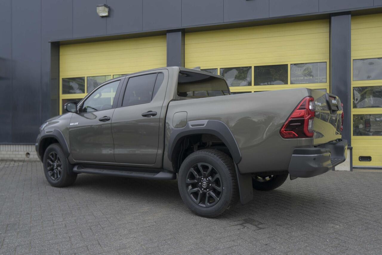 Toyota HI-LUX HiLux 2.8 D-4D Double Cab Hybrid Invincible JBL Camera