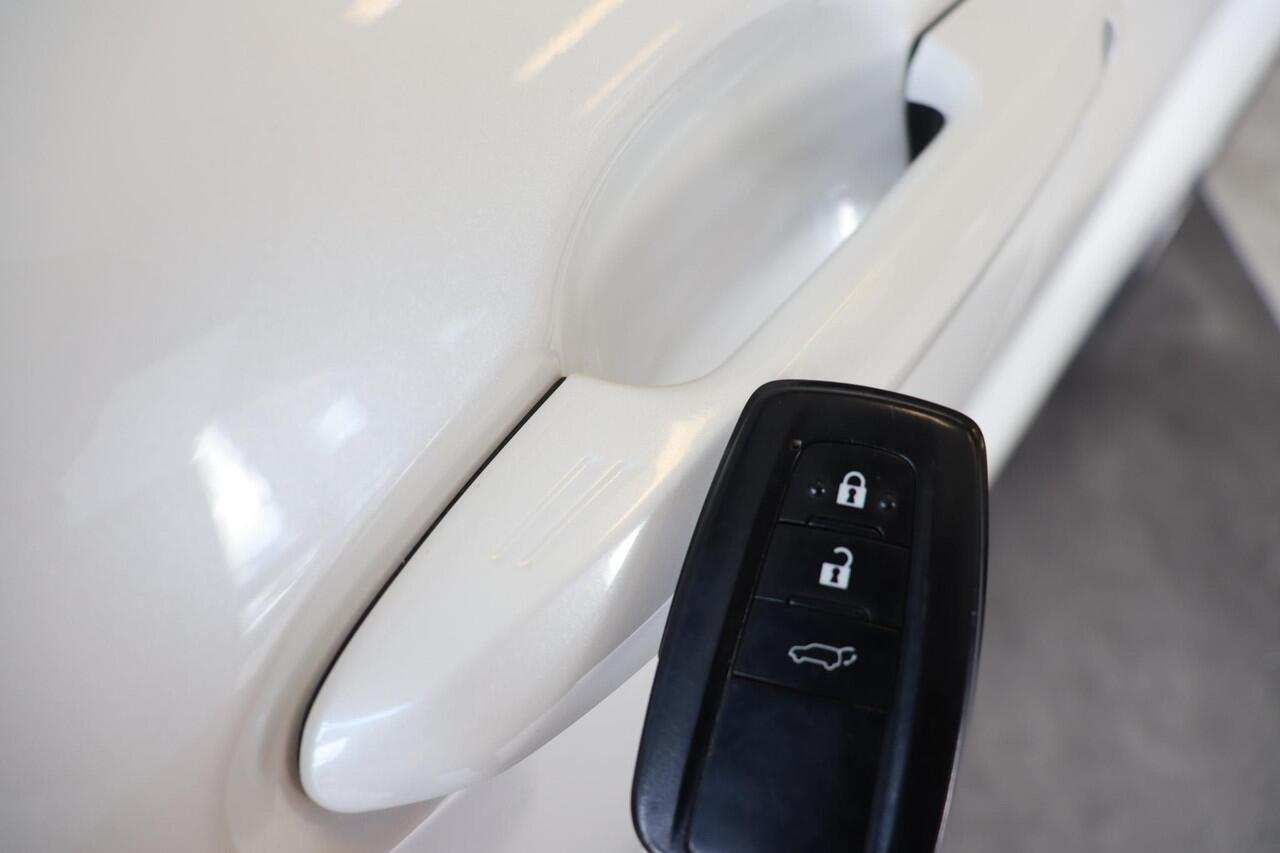 Toyota HIGHLANDER 2.5 AWD Hybrid Executive, 7 persoons, Zwart Leder, JBL, Stoelgeheugen, Achteruitrijcamera, BSM!