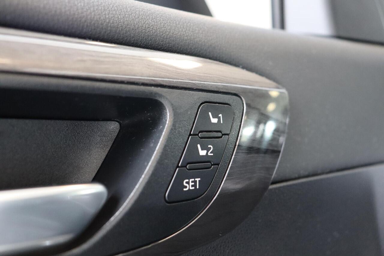 Toyota HIGHLANDER 2.5 AWD Hybrid Executive, 7 persoons, Zwart Leder, JBL, Stoelgeheugen, Achteruitrijcamera, BSM!