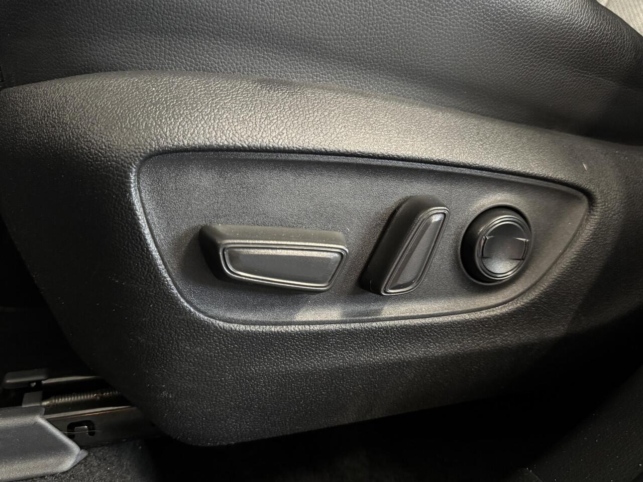 Toyota HIGHLANDER 2.5 AWD Hybrid Premium | Navigatie | JBL-Audio | Parkeersensoren | Achterklep Elektrisch | ( Vestiging - Nieuwegein )