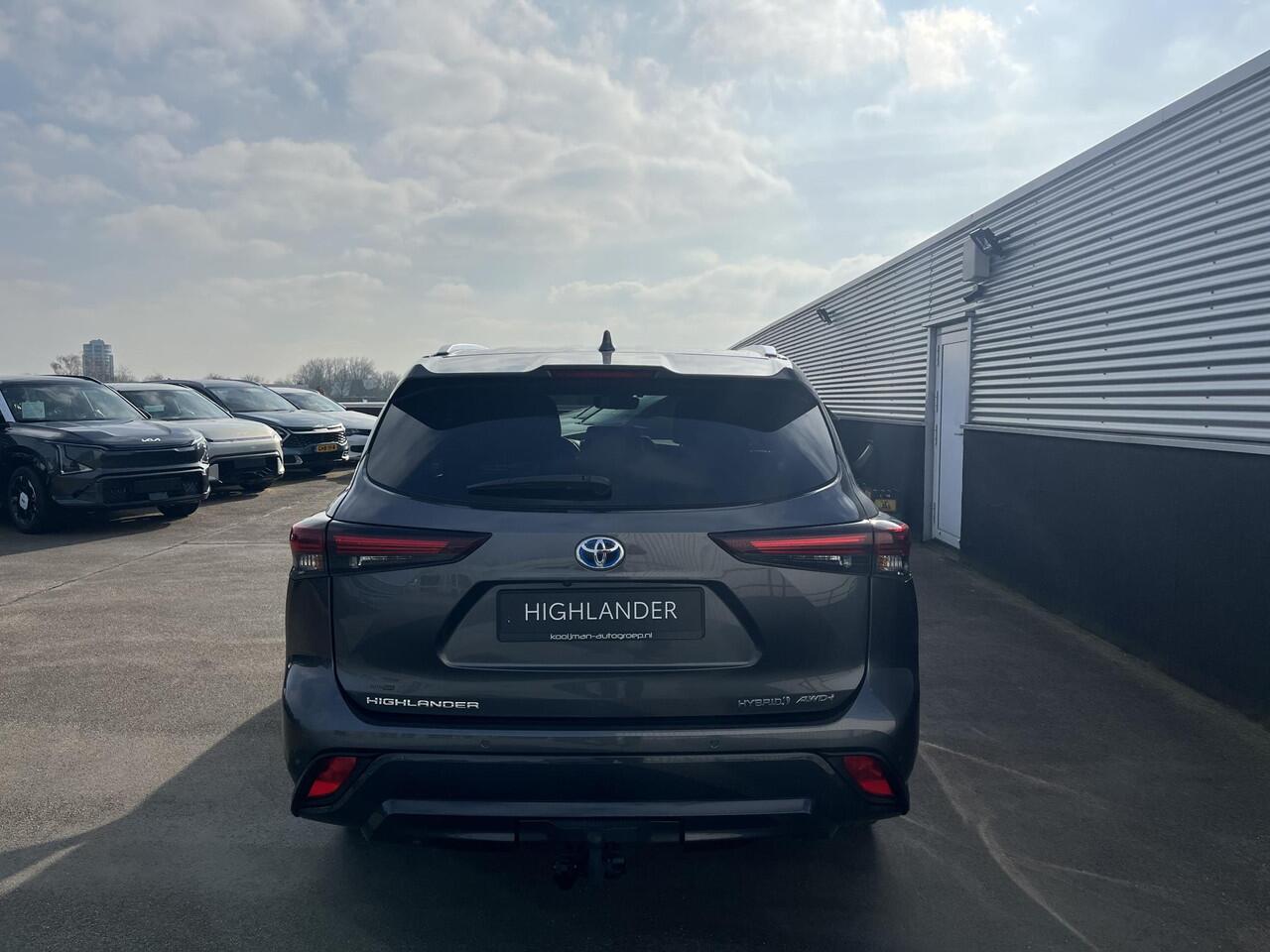 Toyota HIGHLANDER AWD 2.5 Hybrid Executive 7 persoons Trekhaak - trekgewicht 2.000kg geremd, AppleCarplay/AndroidAuto, BlindSpot, Parkeerhulp camera incl parkeersensoren, BTW-auto