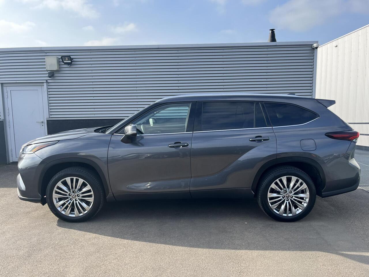 Toyota HIGHLANDER AWD 2.5 Hybrid Executive 7 persoons Trekhaak - trekgewicht 2.000kg geremd, AppleCarplay/AndroidAuto, BlindSpot, Parkeerhulp camera incl parkeersensoren, BTW-auto