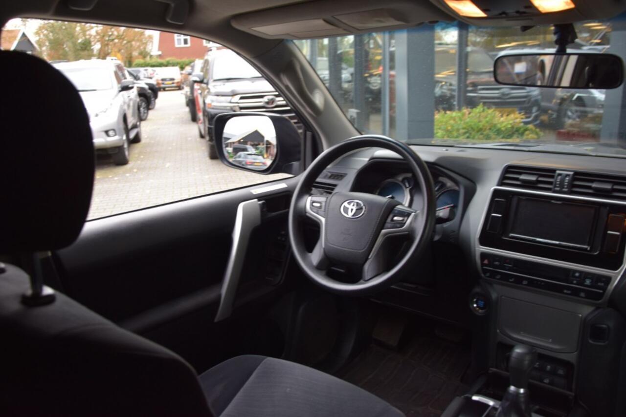 Toyota LAND CRUISER 150 2.8 D-4D 5DRS ACTIVE A/T VAN