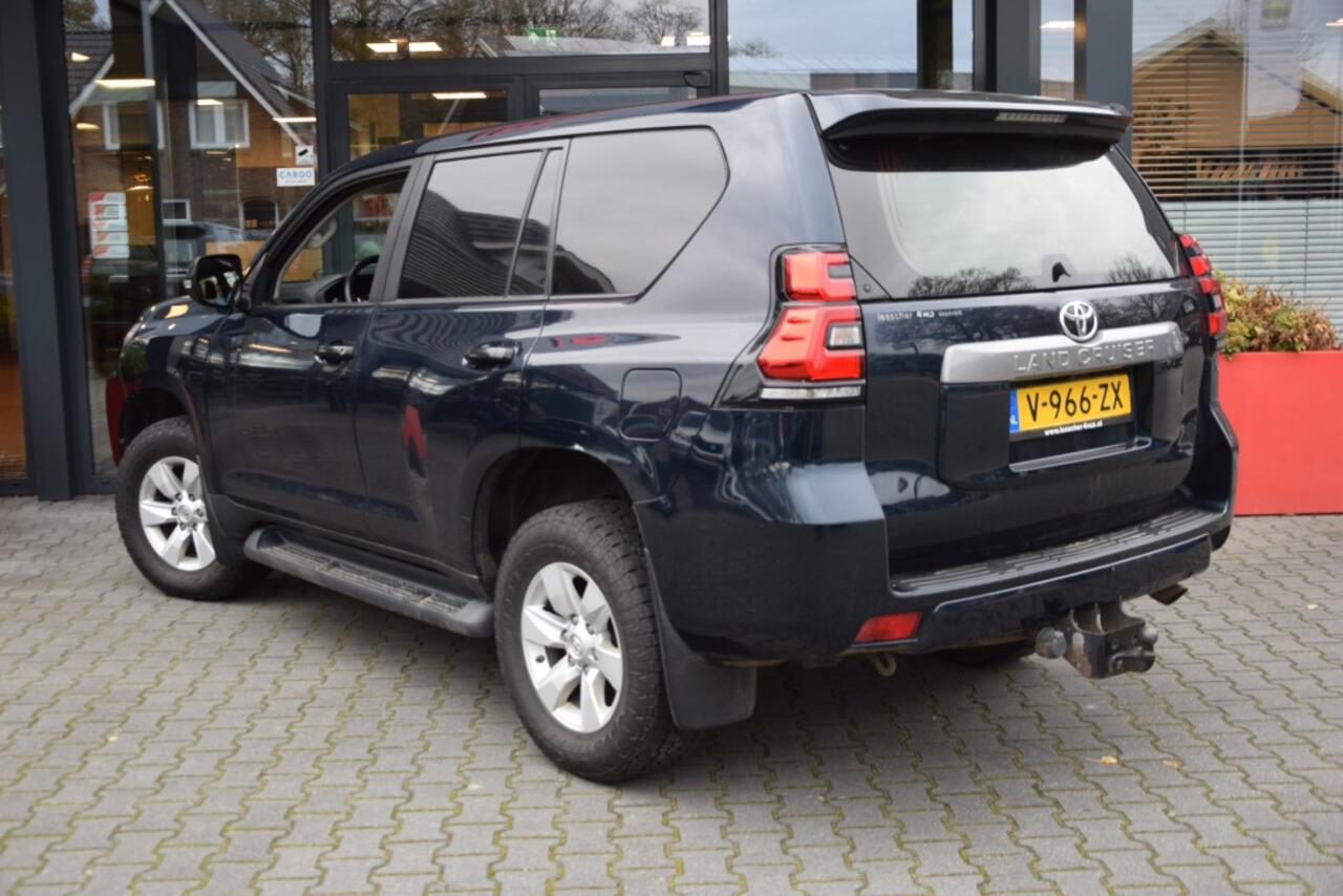 Toyota LAND CRUISER 150 2.8 D-4D 5DRS ACTIVE A/T VAN