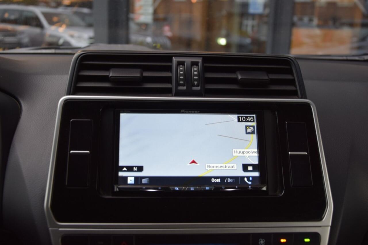 Toyota LAND CRUISER 150 2.8 D-4D 5DRS ACTIVE A/T VAN