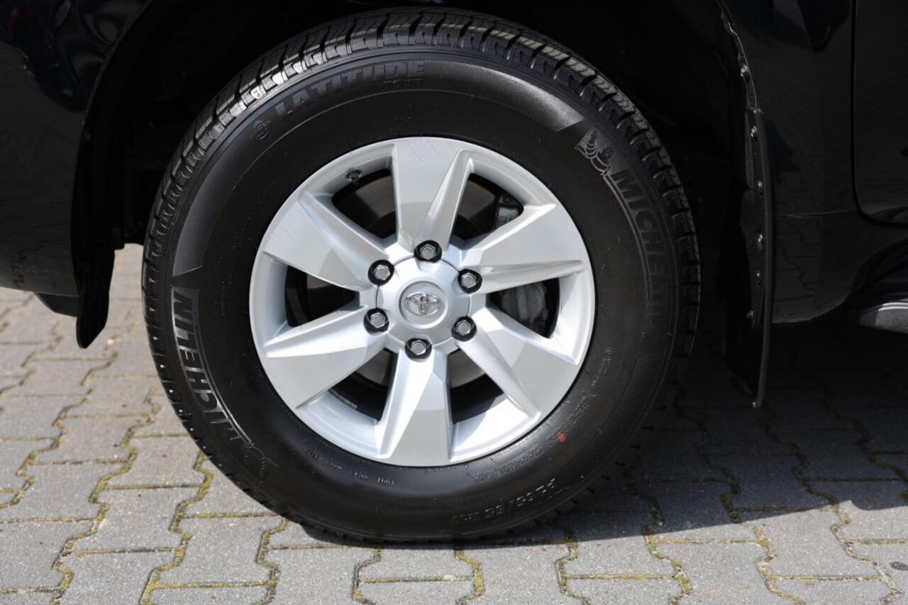 Toyota LAND CRUISER 150 2.8 D-4D 5DRS CHALLENGER A/T VAN