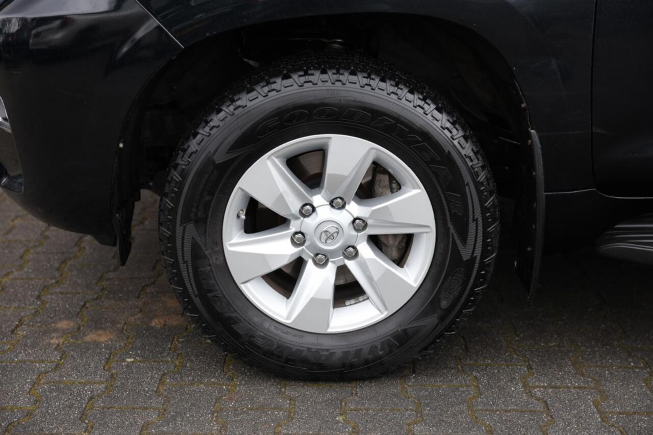 Toyota LAND CRUISER 150 2.8 D-4D 3DRS CHALLENGER A/T VAN