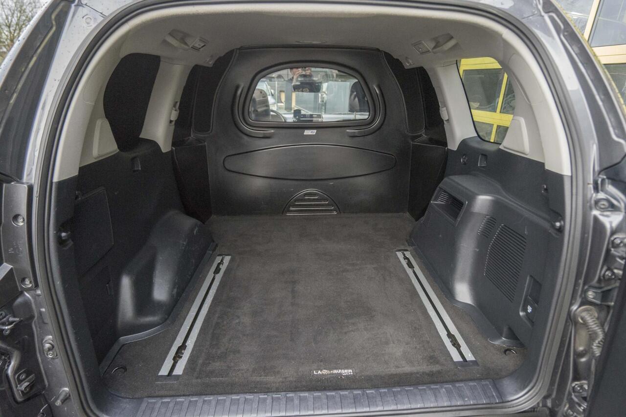 Toyota LAND CRUISER 2.8 D-4D-F Executive Window Van