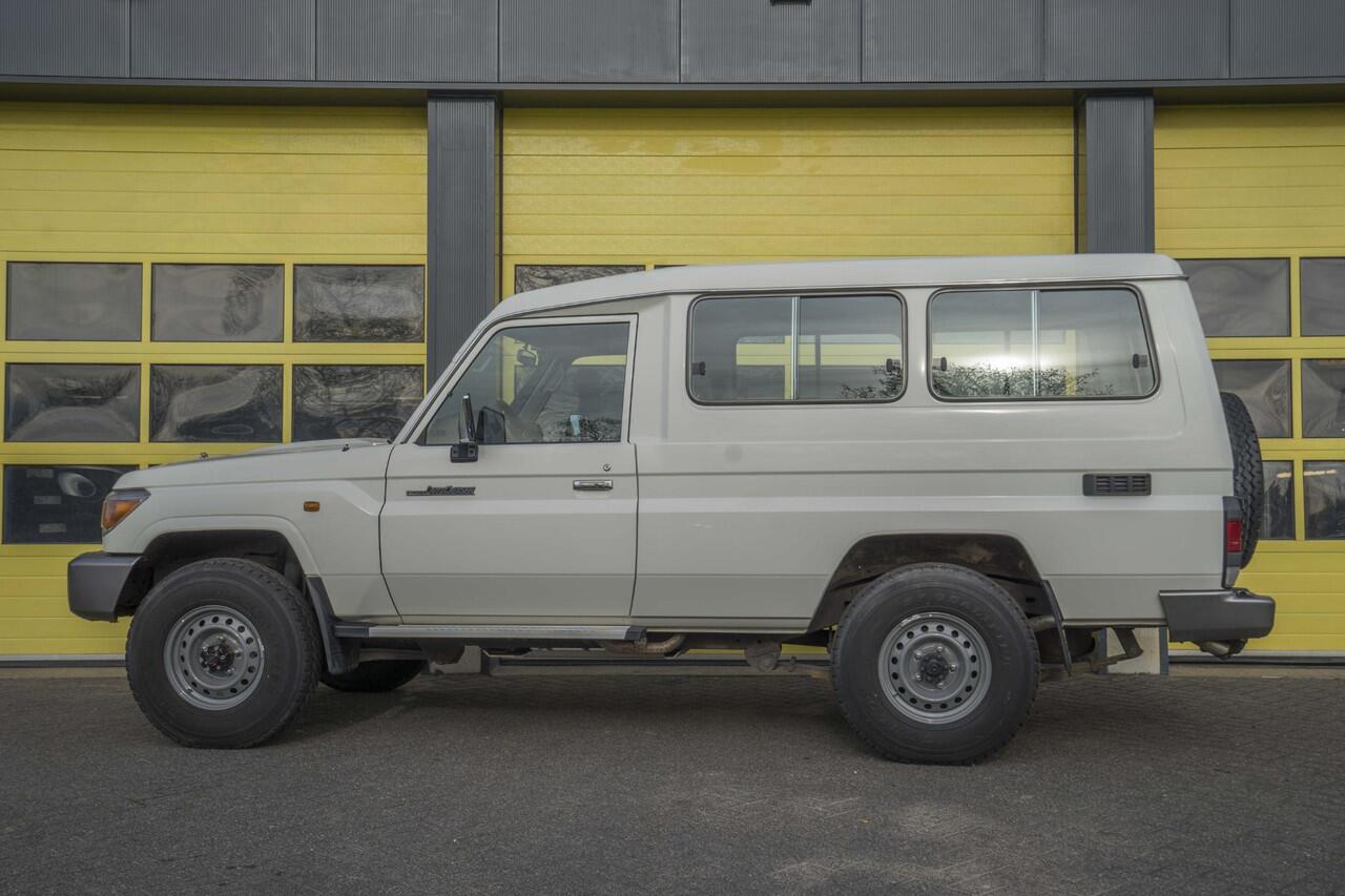 Toyota LAND CRUISER Landcruiser GRJ 78 4.0 V6 Euro6 Airco NL Kenteken
