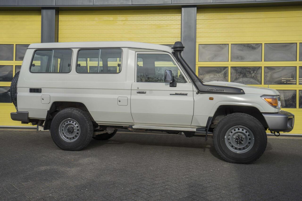 Toyota LAND CRUISER Landcruiser GRJ 78 4.0 V6 Euro6 Airco NL Kenteken