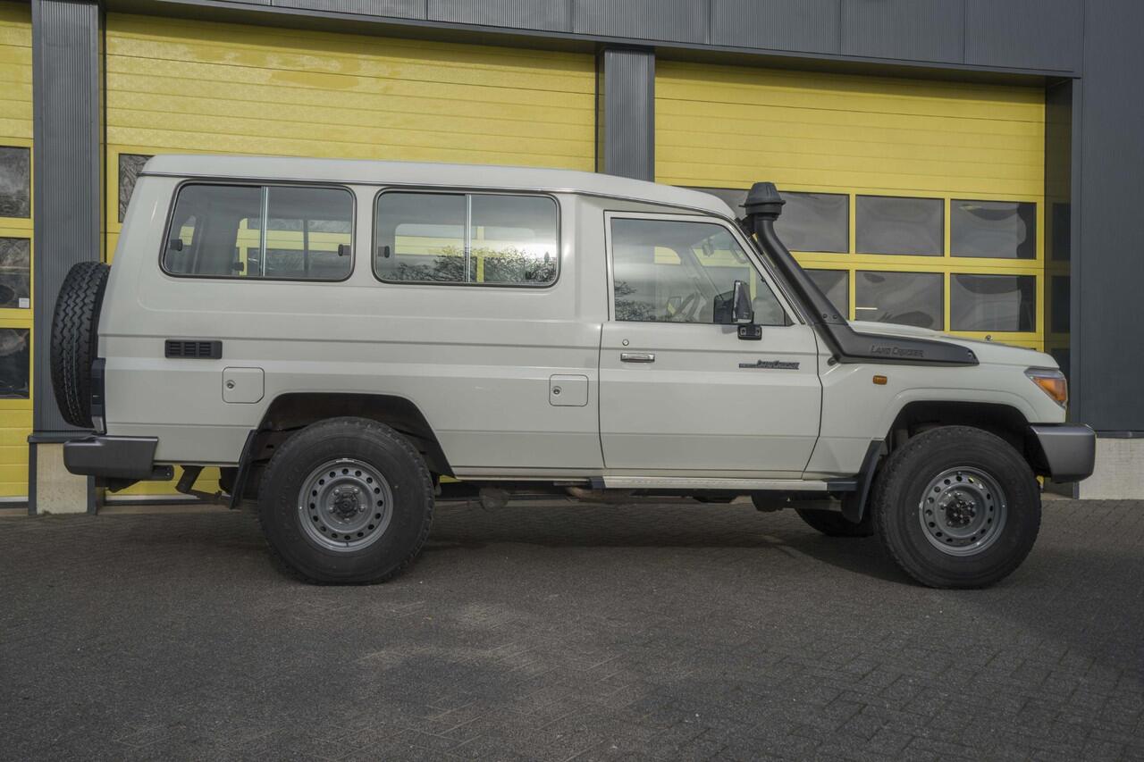 Toyota LAND CRUISER Landcruiser GRJ 78 4.0 V6 Euro6 Airco NL Kenteken