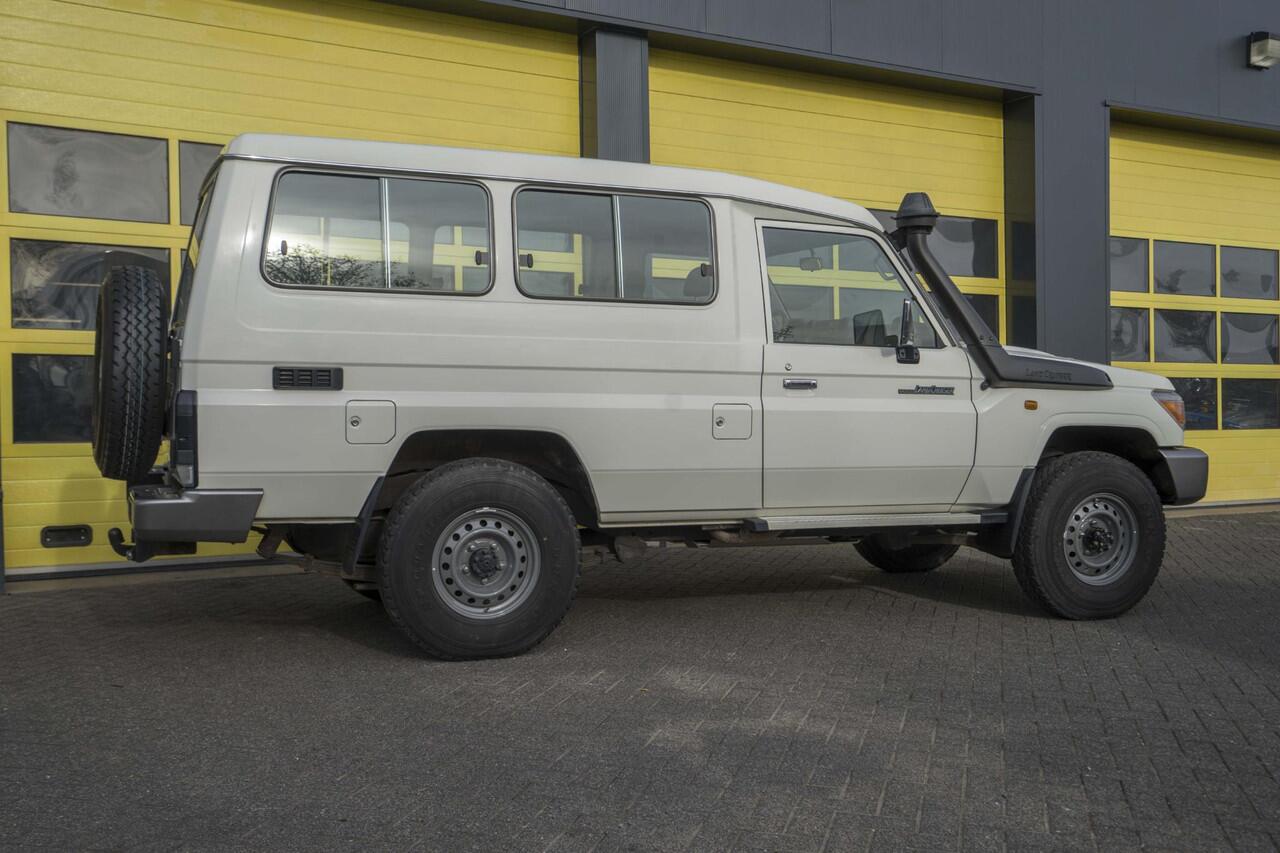 Toyota LAND CRUISER Landcruiser GRJ 78 4.0 V6 Euro6 Airco NL Kenteken