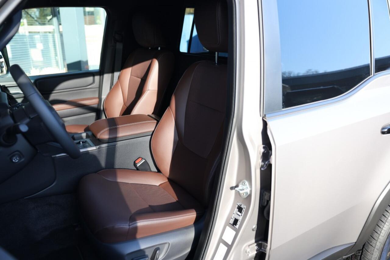 Toyota LAND CRUISER 2.8 D-4D 5DRS ELEGANCE A/T VAN B-STYL BPM VRIJ