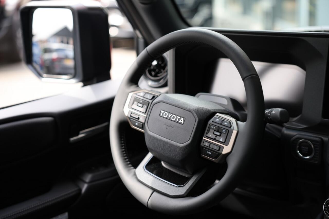 Toyota LAND CRUISER 2.8 D-4D 5DRS EXECUTIVE A/T VAN MET SCHUIFDAK