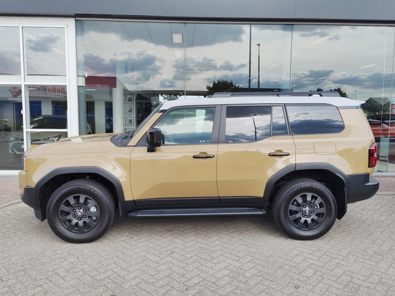 Toyota LAND CRUISER 2.8 D-4D First Edition | Trekhaak | 360 Camera | Head Up Display