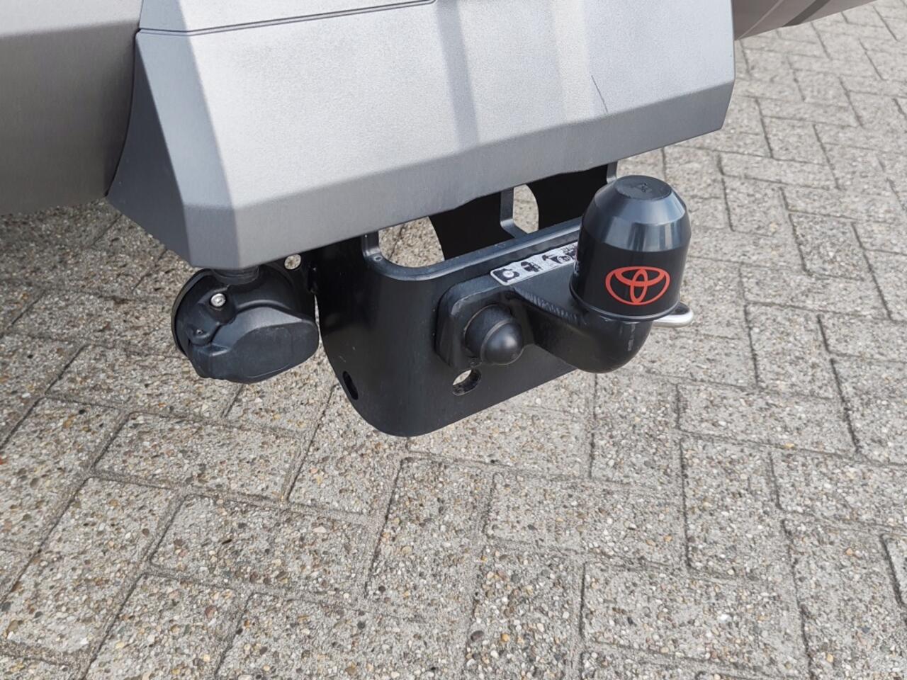 Toyota LAND CRUISER 2.8 D-4D First Edition | Trekhaak | 360 Camera | Head Up Display