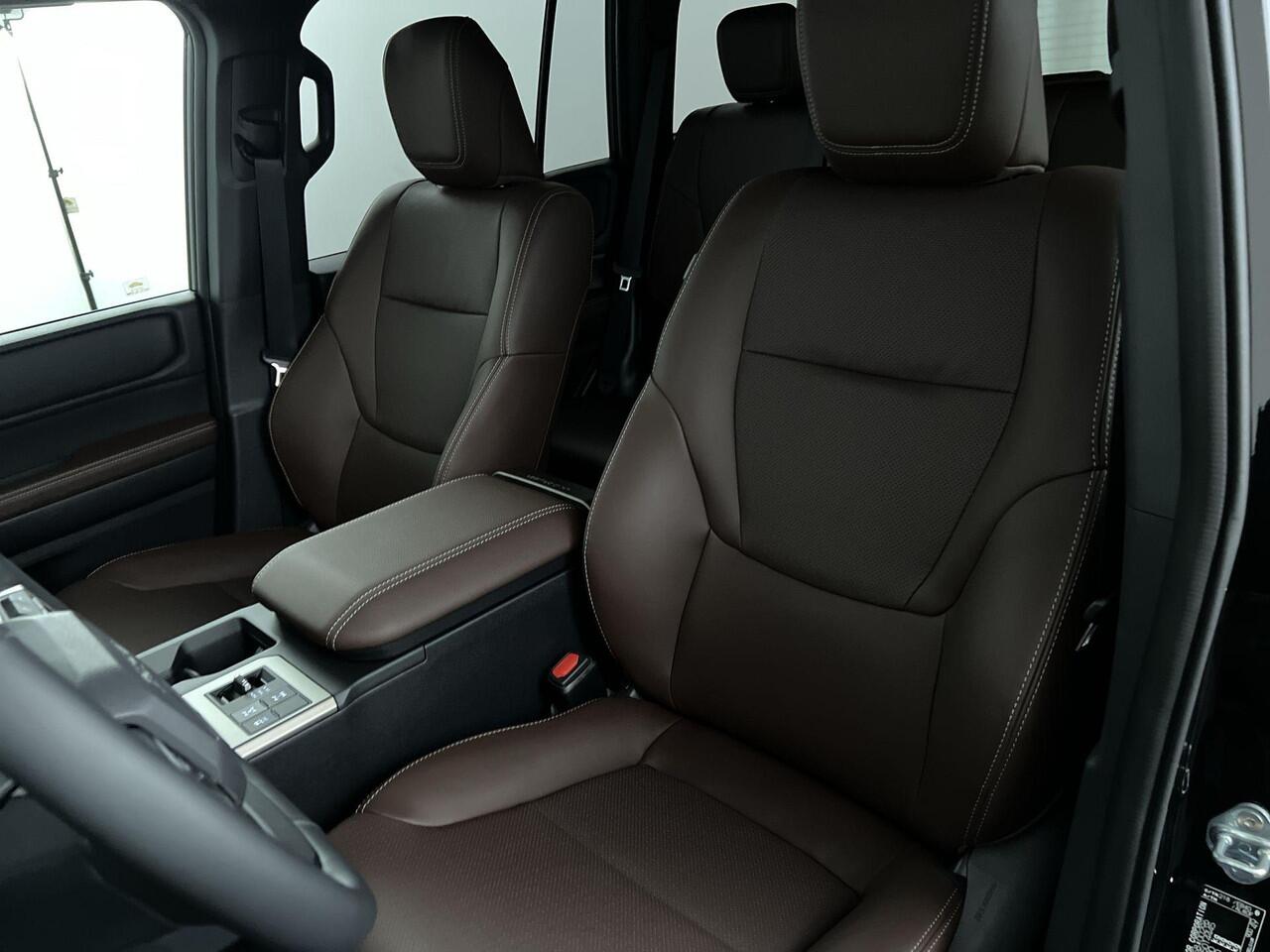 Toyota LAND CRUISER 2.8 D-4D Challenger 7p. *Prijs excl. BPM/BTW ¤77.000,- | Prijs op basis zakelijke koop |