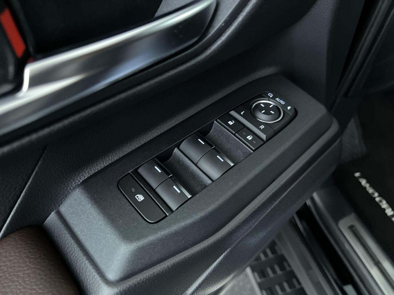 Toyota LAND CRUISER 2.8 D-4D Challenger 7p. *Prijs excl. BPM/BTW ¤77.000,- | Prijs op basis zakelijke koop |