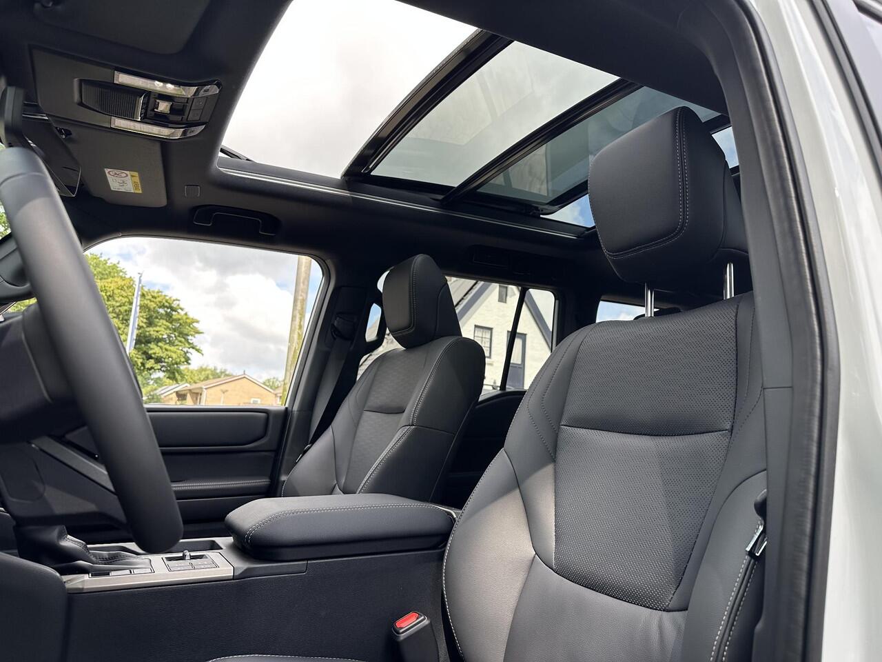 Toyota LAND CRUISER 2.8 D-4D President Prijs excl. BTW excl. BPM ¤ 69.500 | FULL OPTIONS | Navigatie | Panorama Schuif-Kanteldak | Volledig Lederen Bekleding | Off Road Pakket | LED Verlichting | JBL Audio | Elektrische Achterklep | Stoelverwarming en Koeling | Koelbox | 360