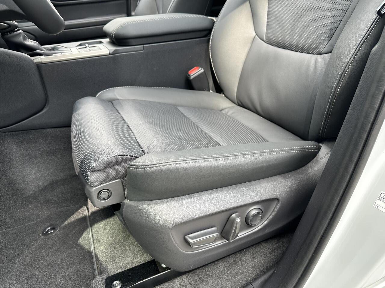 Toyota LAND CRUISER 2.8 D-4D President Prijs excl. BTW excl. BPM ¤ 69.500 | FULL OPTIONS | Navigatie | Panorama Schuif-Kanteldak | Volledig Lederen Bekleding | Off Road Pakket | LED Verlichting | JBL Audio | Elektrische Achterklep | Stoelverwarming en Koeling | Koelbox | 360