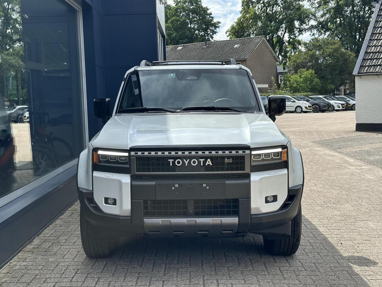 Toyota LAND CRUISER 2.8 D-4D President Prijs excl. BTW excl. BPM ¤ 69.500 | FULL OPTIONS | Navigatie | Panorama Schuif-Kanteldak | Volledig Lederen Bekleding | Off Road Pakket | LED Verlichting | JBL Audio | Elektrische Achterklep | Stoelverwarming en Koeling | Koelbox | 360