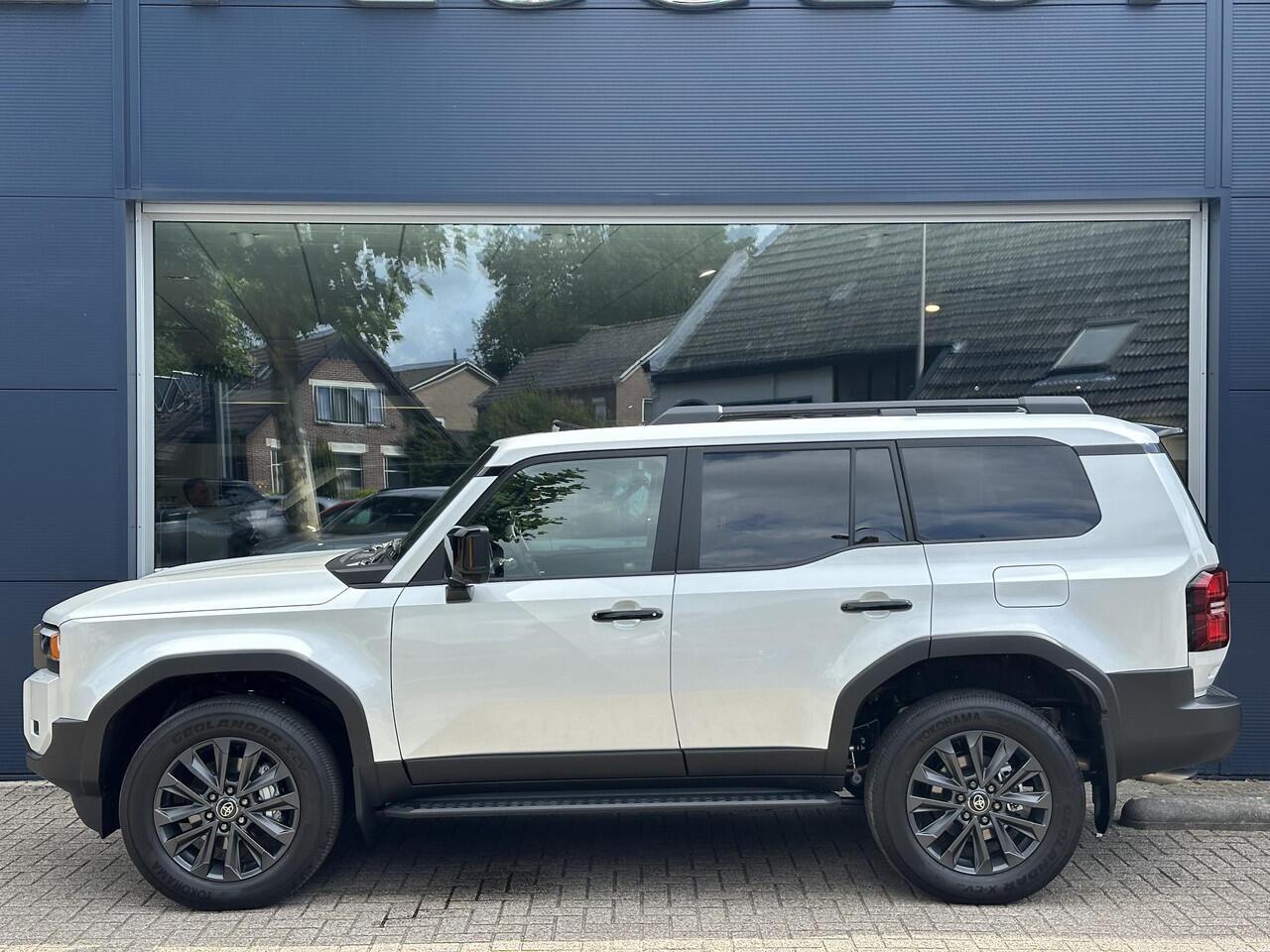 Toyota LAND CRUISER 2.8 D-4D President Prijs excl. BTW excl. BPM ¤ 69.500 | FULL OPTIONS | Navigatie | Panorama Schuif-Kanteldak | Volledig Lederen Bekleding | Off Road Pakket | LED Verlichting | JBL Audio | Elektrische Achterklep | Stoelverwarming en Koeling | Koelbox | 360
