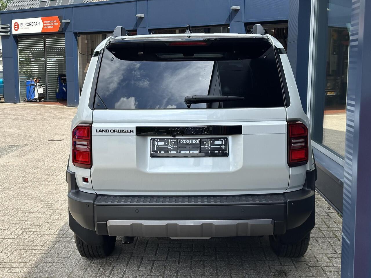 Toyota LAND CRUISER 2.8 D-4D President Prijs excl. BTW excl. BPM ¤ 69.500 | FULL OPTIONS | Navigatie | Panorama Schuif-Kanteldak | Volledig Lederen Bekleding | Off Road Pakket | LED Verlichting | JBL Audio | Elektrische Achterklep | Stoelverwarming en Koeling | Koelbox | 360