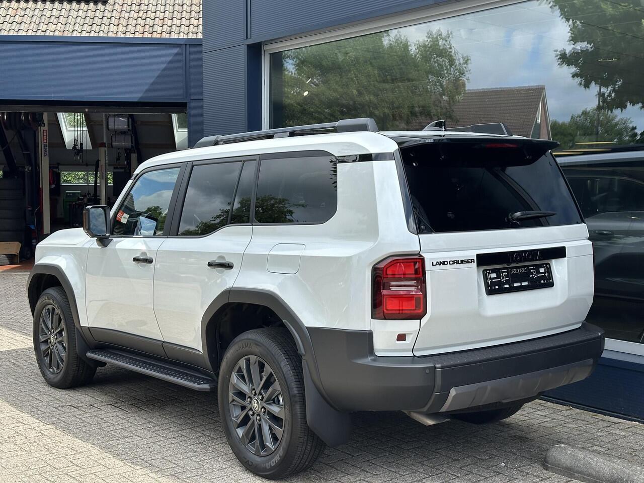 Toyota LAND CRUISER 2.8 D-4D President Prijs excl. BTW excl. BPM ¤ 69.500 | FULL OPTIONS | Navigatie | Panorama Schuif-Kanteldak | Volledig Lederen Bekleding | Off Road Pakket | LED Verlichting | JBL Audio | Elektrische Achterklep | Stoelverwarming en Koeling | Koelbox | 360