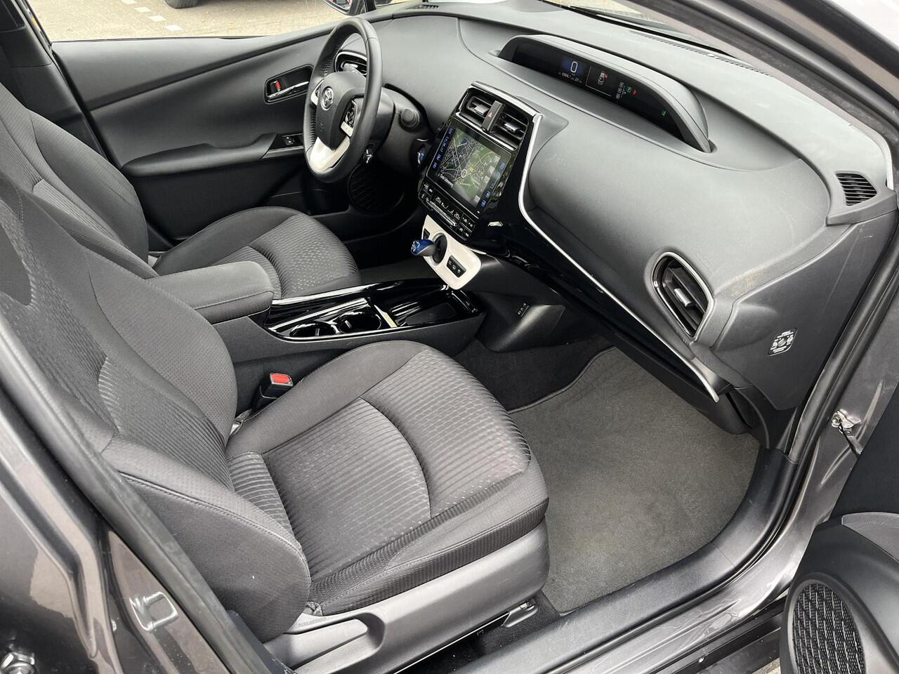 Toyota PRIUS 1.8 Plug-in Business Plus | Navigatie | Achteruitrijcamera | Zonnepaneel