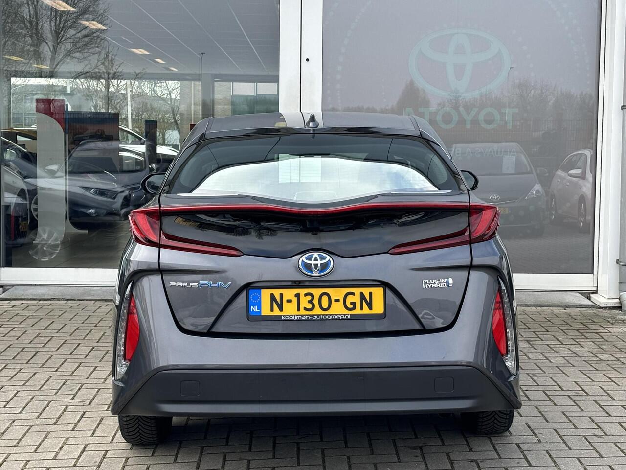Toyota PRIUS 1.8 Plug-in Dynamic edition | NL-auto | BTW auto | Navigatie | HUD | Dodehoek detectie | Matrix LED | Winter pakket | Adaptive cruise control | Stoelverwarming | Climate control | PHEV |