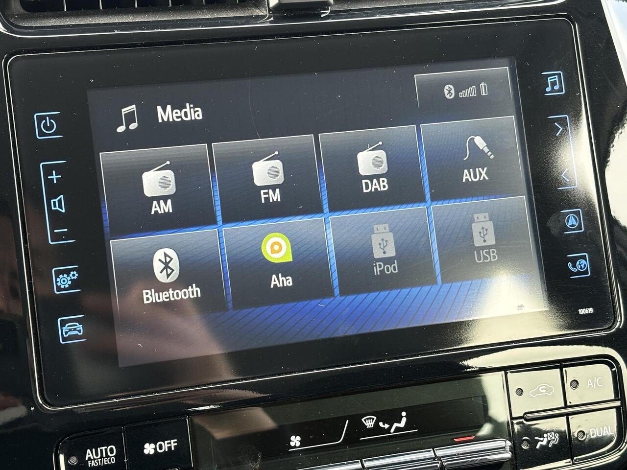 Toyota PRIUS 1.8 Plug-in Dynamic edition | NL-auto | BTW auto | Navigatie | HUD | Dodehoek detectie | Matrix LED | Winter pakket | Adaptive cruise control | Stoelverwarming | Climate control | PHEV |