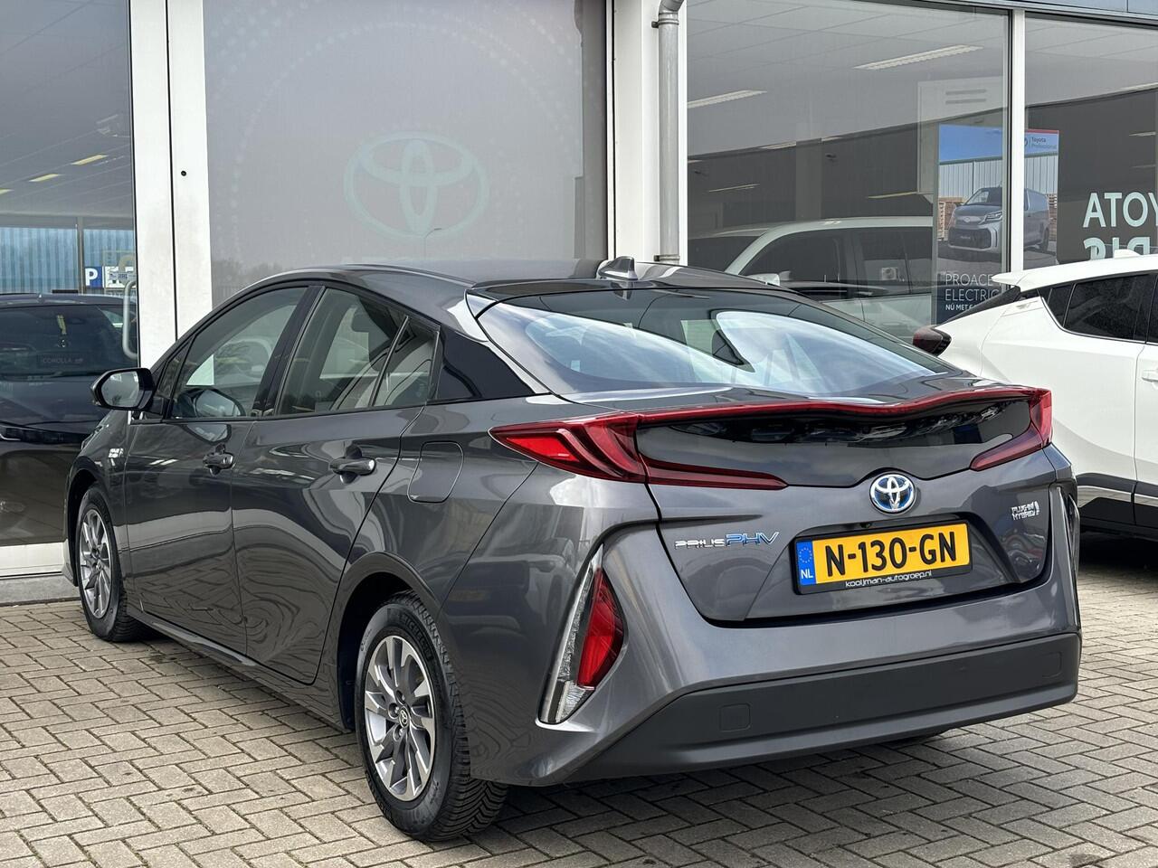 Toyota PRIUS 1.8 Plug-in Dynamic edition | NL-auto | BTW auto | Navigatie | HUD | Dodehoek detectie | Matrix LED | Winter pakket | Adaptive cruise control | Stoelverwarming | Climate control | PHEV |