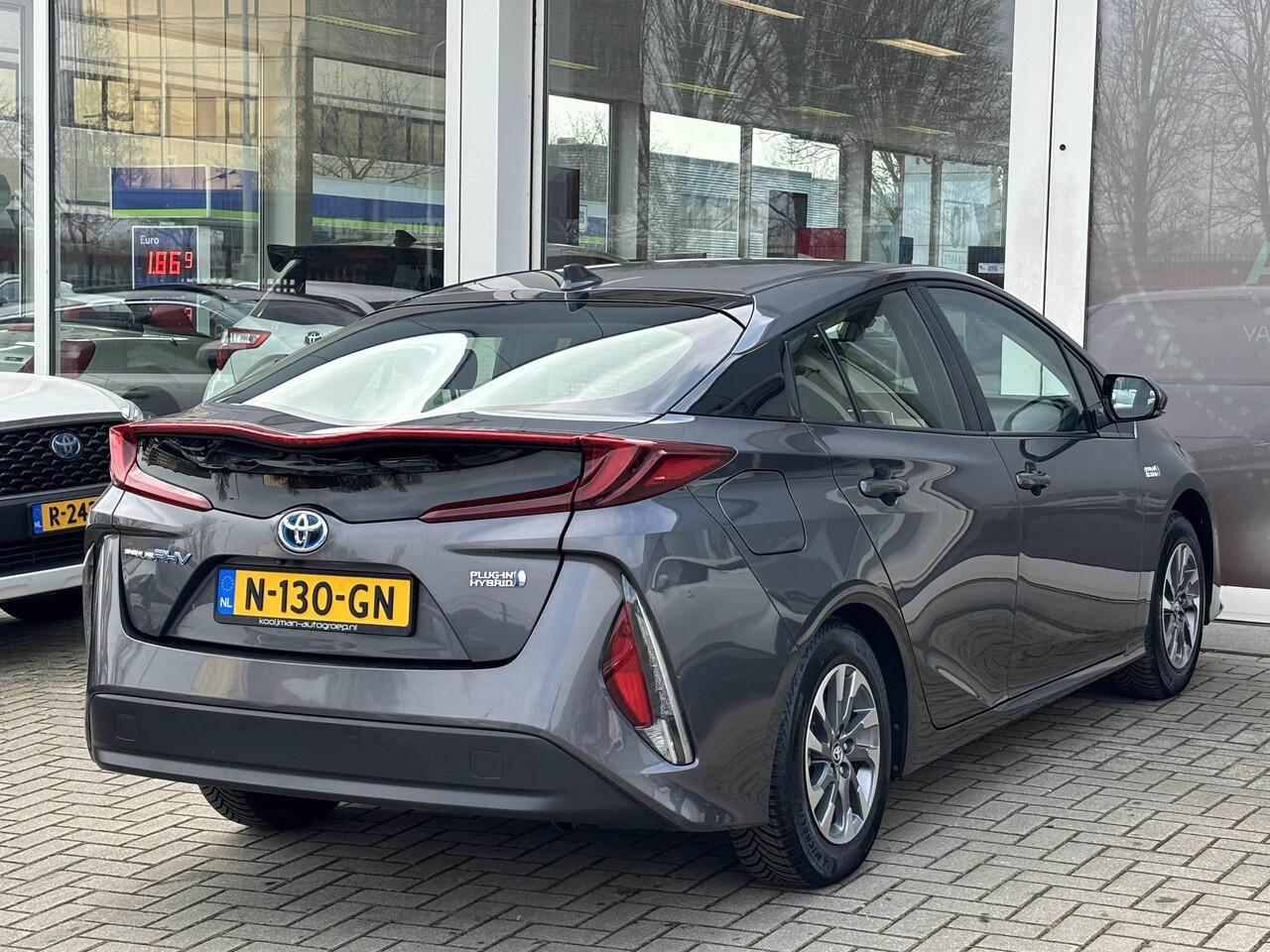 Toyota PRIUS 1.8 Plug-in Dynamic edition | NL-auto | BTW auto | Navigatie | HUD | Dodehoek detectie | Matrix LED | Winter pakket | Adaptive cruise control | Stoelverwarming | Climate control | PHEV |