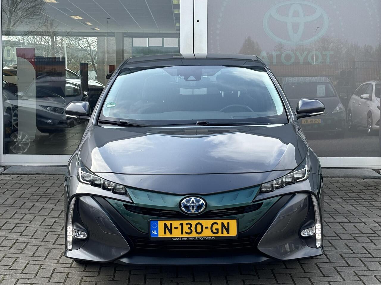Toyota PRIUS 1.8 Plug-in Dynamic edition | NL-auto | BTW auto | Navigatie | HUD | Dodehoek detectie | Matrix LED | Winter pakket | Adaptive cruise control | Stoelverwarming | Climate control | PHEV |