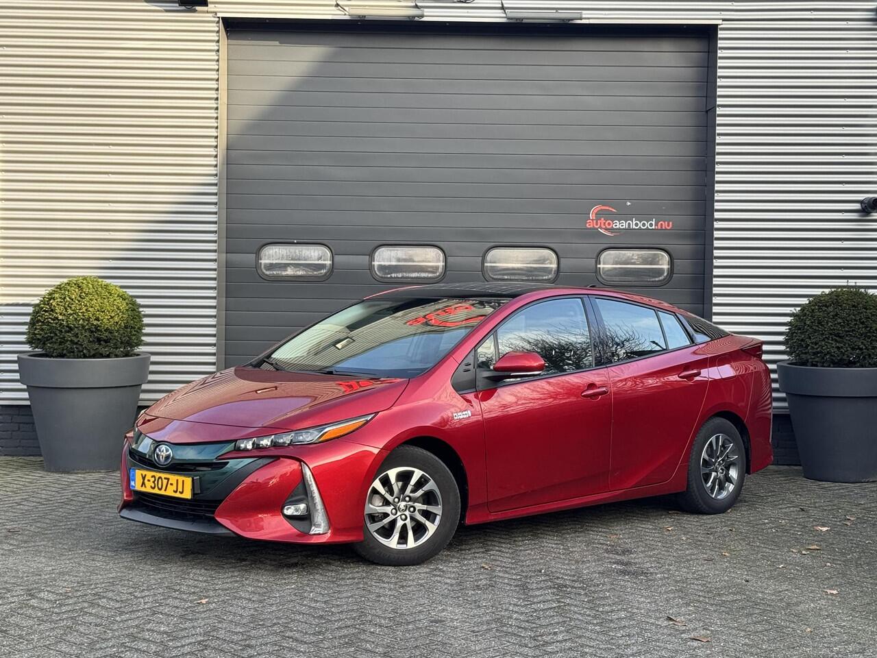 Toyota PRIUS 1.8 Plug-in Executive | Navigatie | Camera | DAB | Lichtmetalen Velgen |