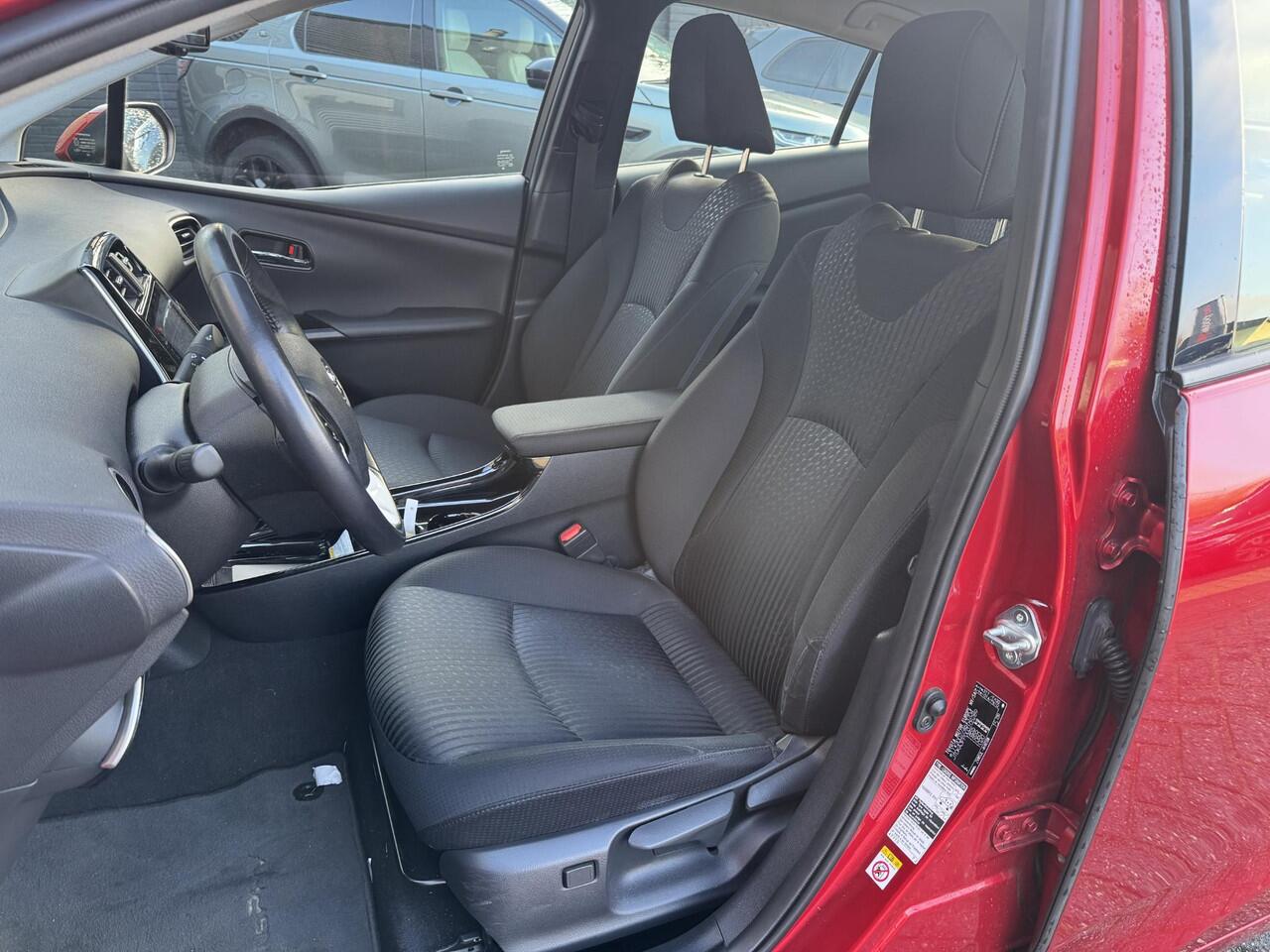 Toyota PRIUS 1.8 Plug-in Executive | Navigatie | Camera | DAB | Lichtmetalen Velgen |