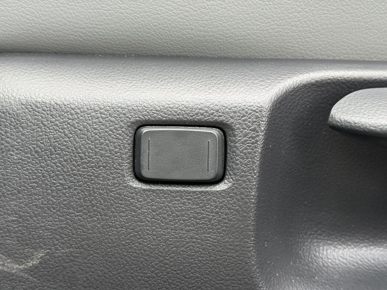 Toyota PRIUS 1.8 Plug-in Executive **NAVIGATIE/ LEDEREN BEKLEDING/ 360 CAMERA/ ADAPTIEF CRUISE CONTROL/ 36 MAANDEN GARANTIE**