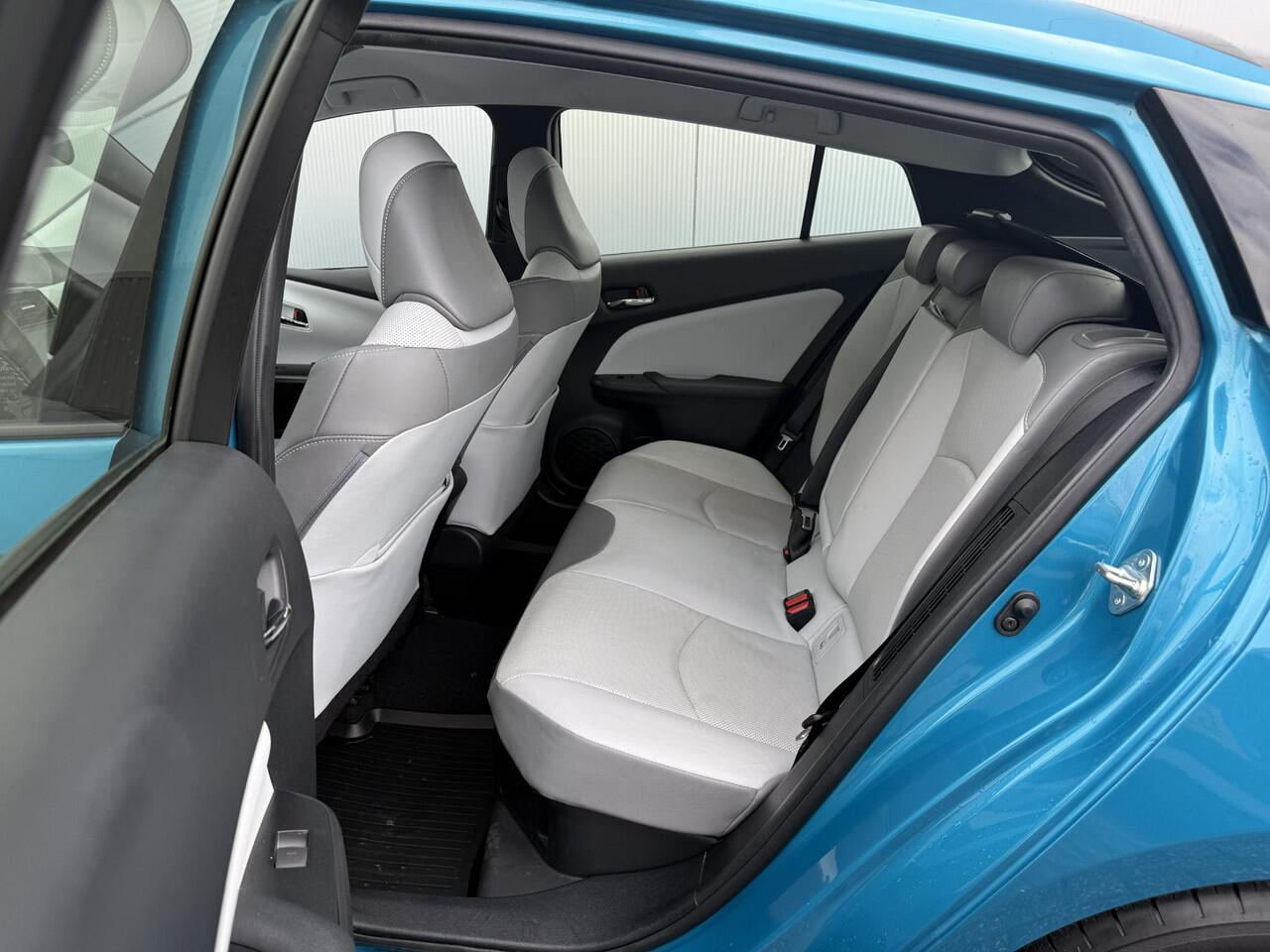 Toyota PRIUS 1.8 Plug-in Executive **NAVIGATIE/ LEDEREN BEKLEDING/ 360 CAMERA/ ADAPTIEF CRUISE CONTROL/ 36 MAANDEN GARANTIE**