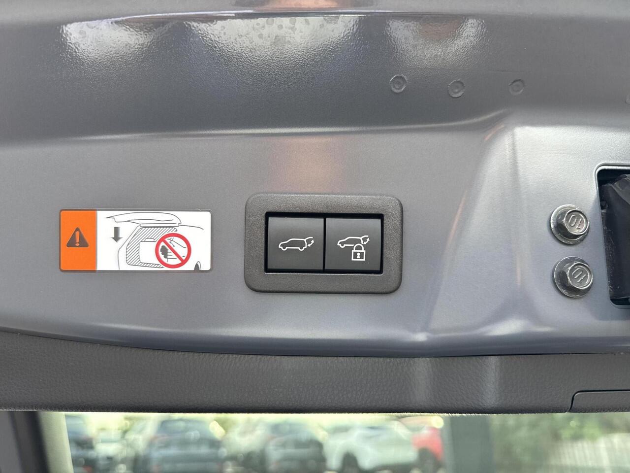 Toyota PRIUS 2.0 Plug-in Executive | Navigatie | Apple CarPlay/Android auto | Achteruitrijcamera | Elektrisch achterklep