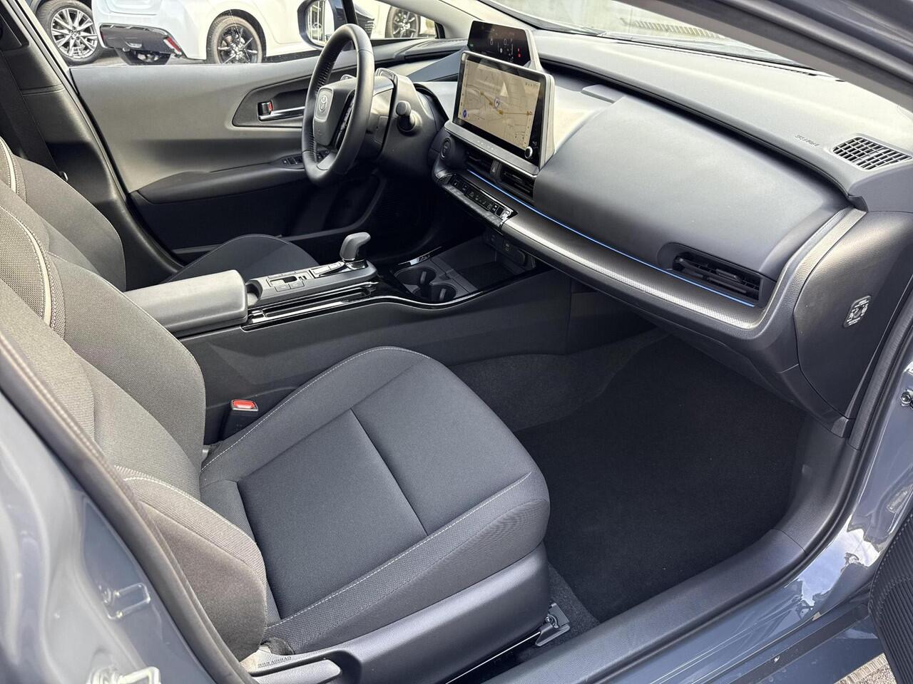 Toyota PRIUS 2.0 Plug-in Executive | Navigatie | Apple CarPlay/Android auto | Achteruitrijcamera | Elektrisch achterklep