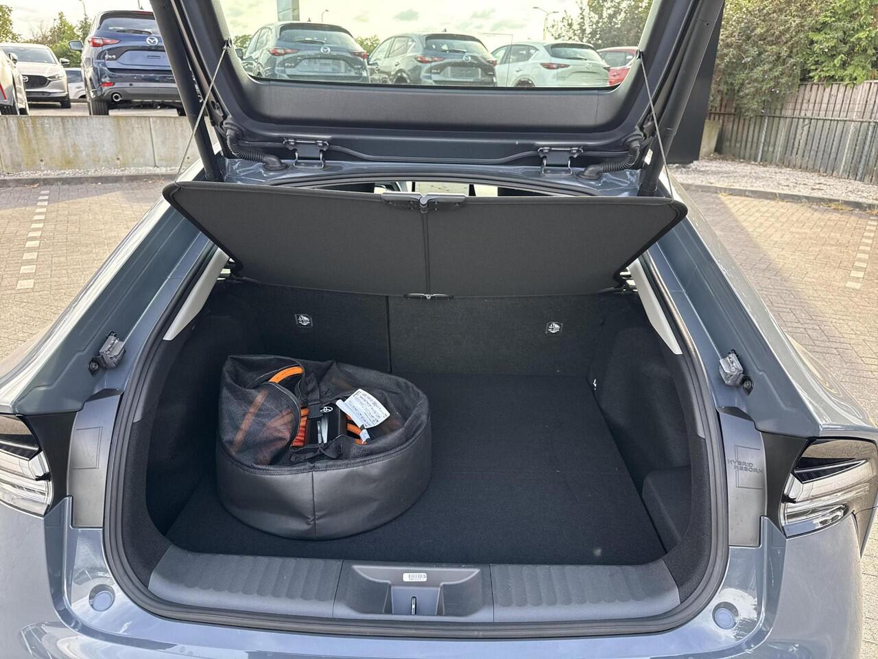 Toyota PRIUS 2.0 Plug-in Executive | Navigatie | Apple CarPlay/Android auto | Achteruitrijcamera | Elektrisch achterklep