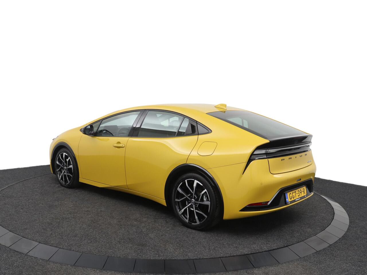 Toyota PRIUS 2.0 Plug-in Hybrid Executive | 220 pk | Stuur-Stoel en voorruitverwarming | Electrische achterklep |